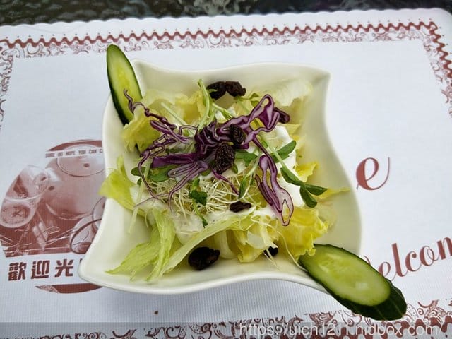 湖畔人家
