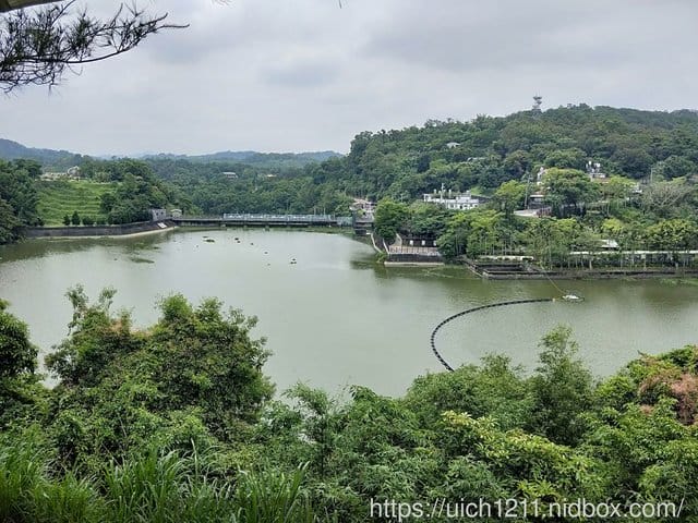 湖畔人家