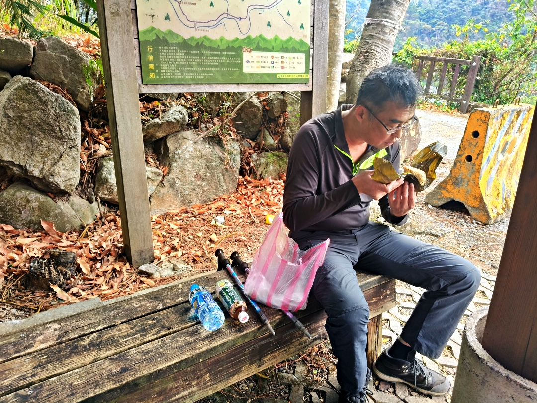 谷關爬山露營趣