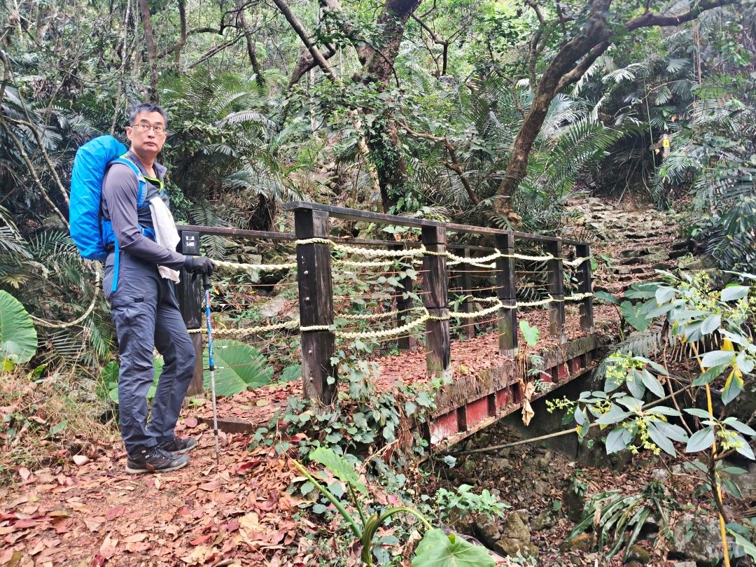 谷關爬山露營趣