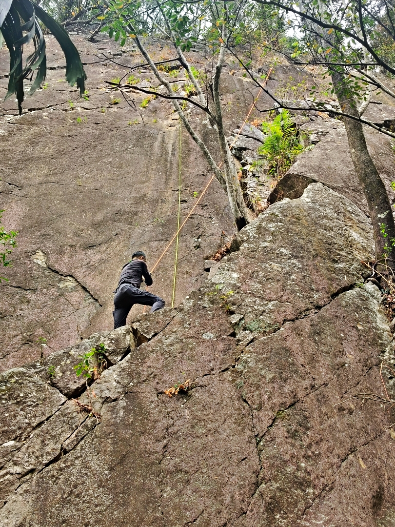 谷關爬山露營趣